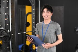 笑顔のインストラクター