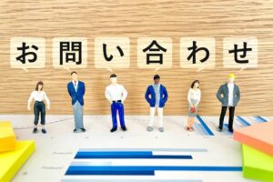 問合せの文字と6つの人形